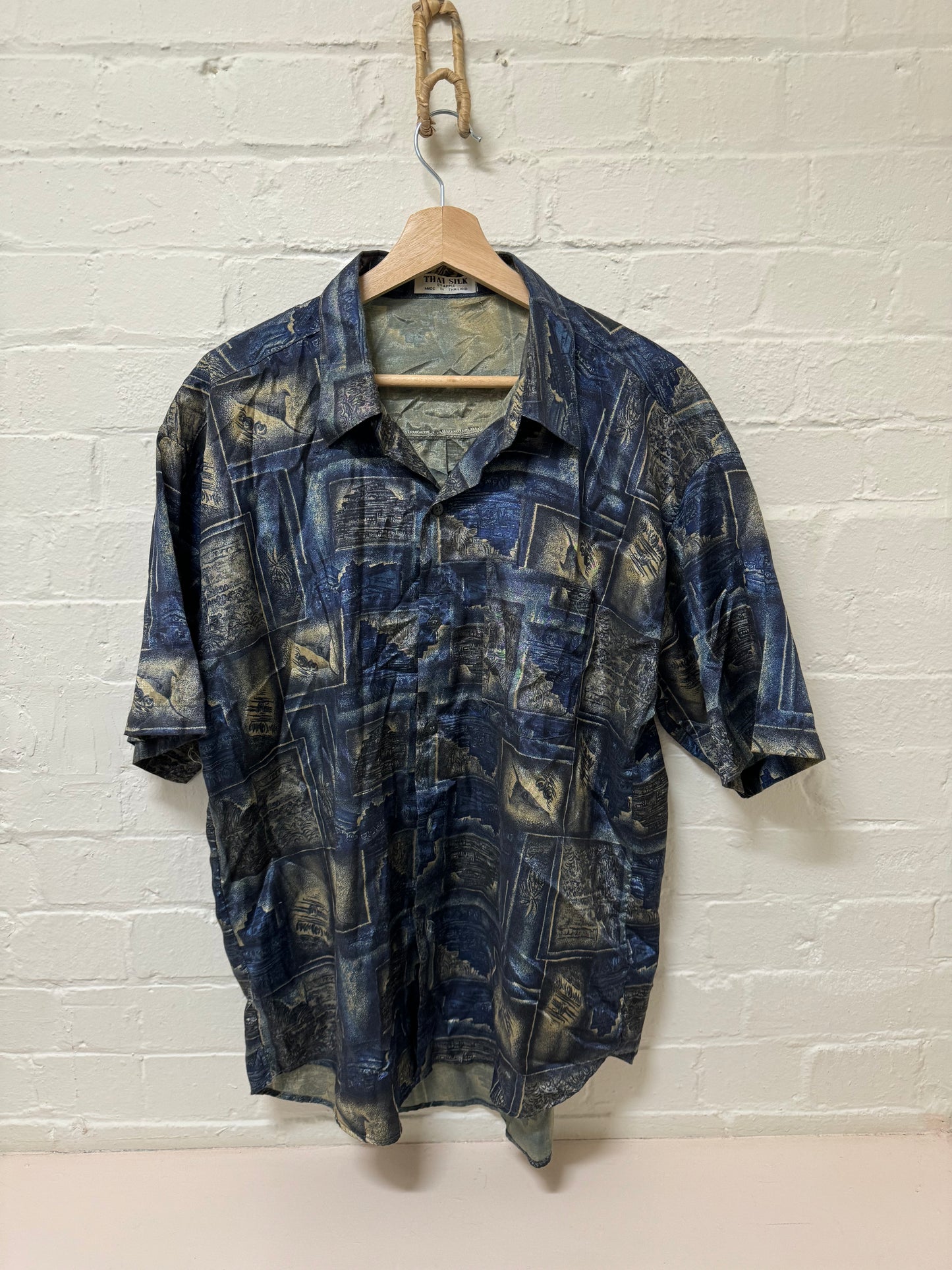 NAVY/BEIGE PRINT BUTTON SHIRT